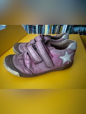 Bisgaard kids shoes size 27 like kids size 10.5C